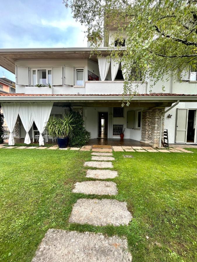 Your Familyapartment In Sirmione Exterior foto